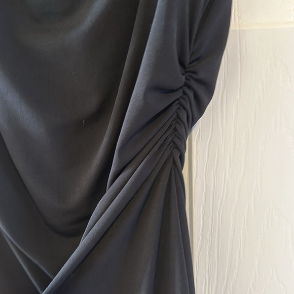 Black poly blend dress - Picture 2 of 5